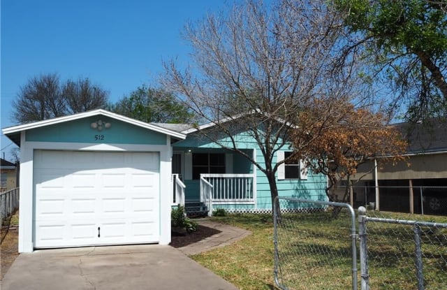 512 E Lee Ave - 512 East Lee Avenue, Kingsville, TX 78363