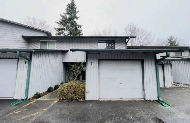 Charming 2-Bedroom Tukwila Townhome with Garage, Parking, Stainless Steel Appliances  Fireplace – Water/Sewer/Garbage Included - 4008 South 158th Street, Tukwila, WA 98188