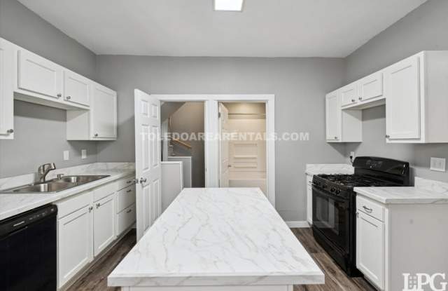 365 Burger St - 365 Burger Street, Toledo, OH 43605