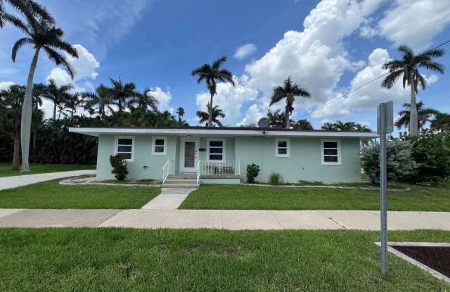 $1,375 ** Annual Lease ** 1 Bedroom / 1 Bath * DUPLEX ** Historic, Downtown Punta Gorda photos photos