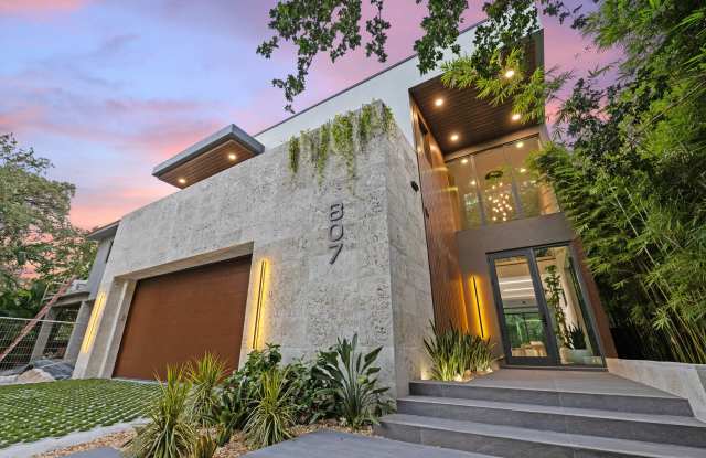 807 SW 12th Avenue photos photos
