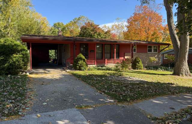 short term lease available 4-Bedroom, 1.5 Bathroom, Ranch Home, Updated Kitchen, pets welcome Gallery 3