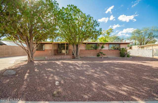 1942 S Avenida Planeta - 1942 South Avenida Planeta, Tucson, AZ 85710