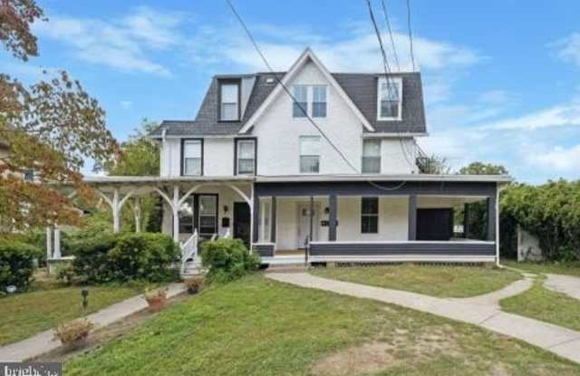 9 W HINCKLEY Avenue unit: 3 - 9 West Hinckley Avenue, Ridley Park, PA 19078