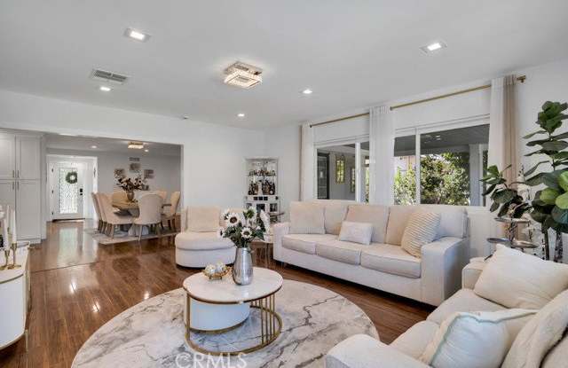 6954 Woodlake Avenue Gallery 4