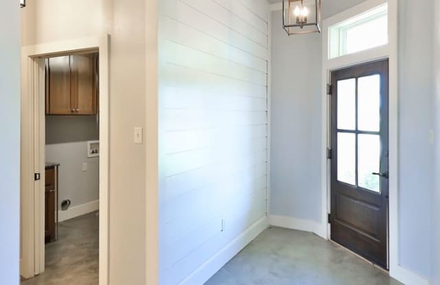 3/2/2 duplex!  NEWLY UPDATED! Gallery 4