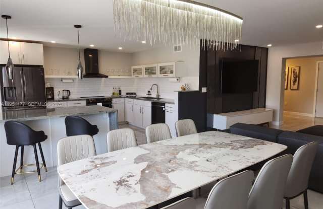 1075 92nd St photos photos