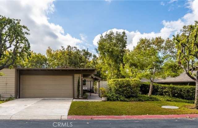 8 Montanas Sud - 8 Montanas Sud, Irvine, CA 92612