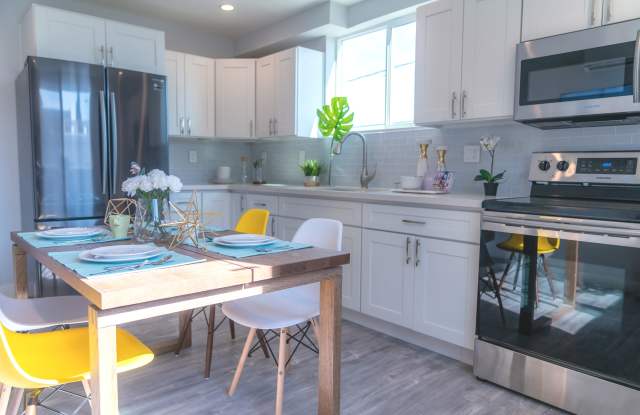 1729 W Adams Boulevard - Co-Living photos photos