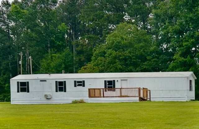 Conveniently Located in Trenton South Carolina photos photos