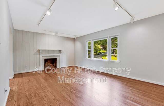 3160 Ravenwood Dr Gallery 1
