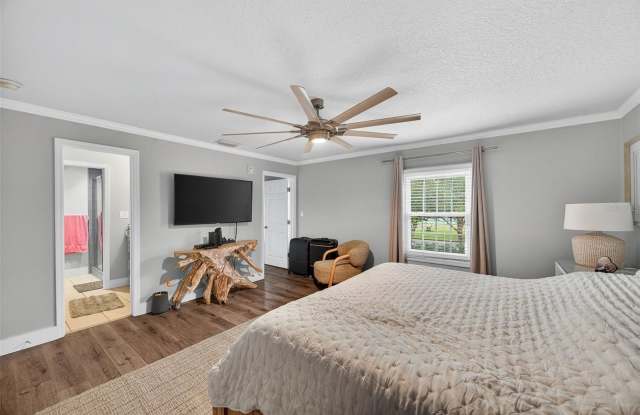 4924 BEACH Drive SE Gallery 3