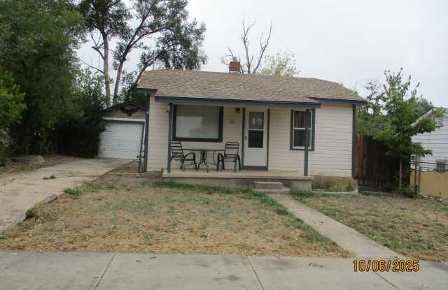 611 Whipple Ave - 611 Whipple Avenue, Cañon City, CO 81212