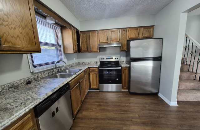 Beautiful home with detached garage! Gallery 4