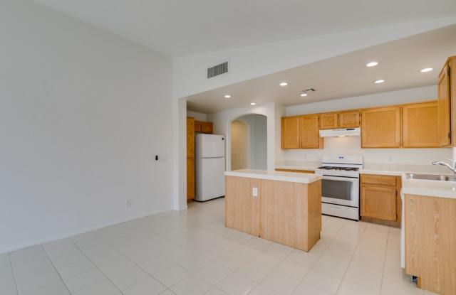 GORGEOUS SINGLE STORY HOME WITH TONS OF UPGRADES* Gallery 1