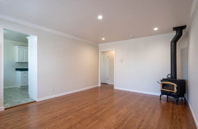3834-3836 Colegrove St Gallery 4