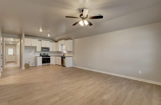 Brand New Duplex For Lease! 645 Juniper! Gallery 1