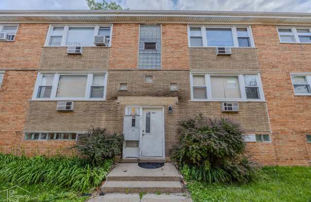 2806 E 76th Pl. Gallery 1