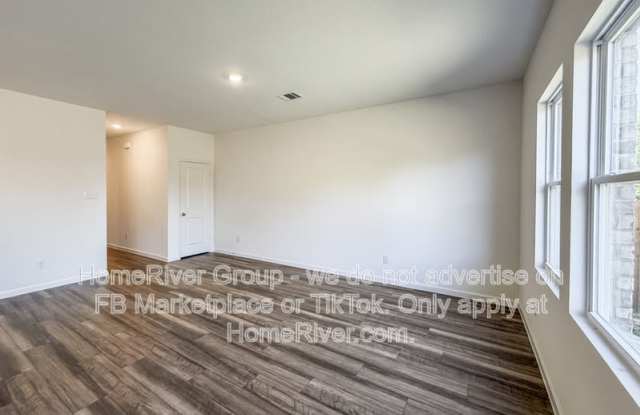 2209 Burnwood St Gallery 4