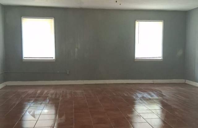 4Bedroom, 2Bath Home Gallery 4