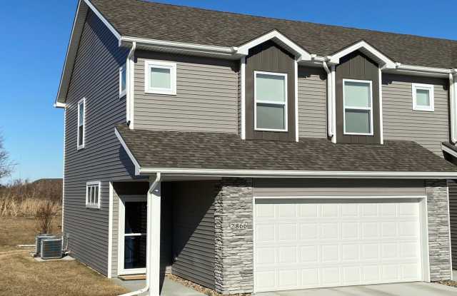 AVAILABLE MARCH 17! Fabulously Beautiful Townhome in NW Ankeny-2866 Penny Lane - 2866 Northwest Penny Lane, Ankeny, IA 50023