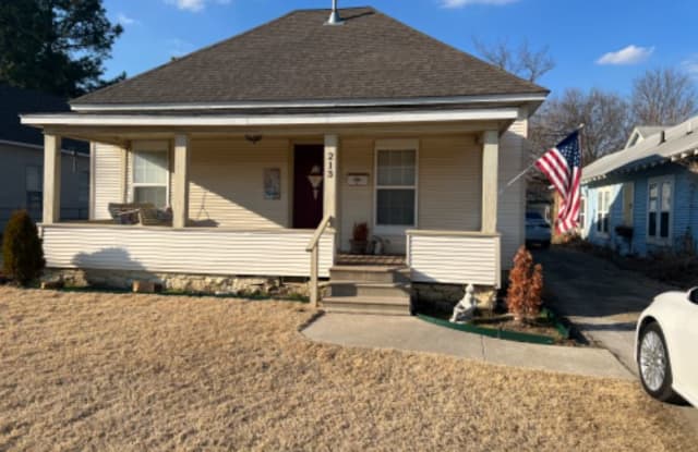 213 W. Cleveland - 213 West Cleveland Avenue, Sapulpa, OK 74066