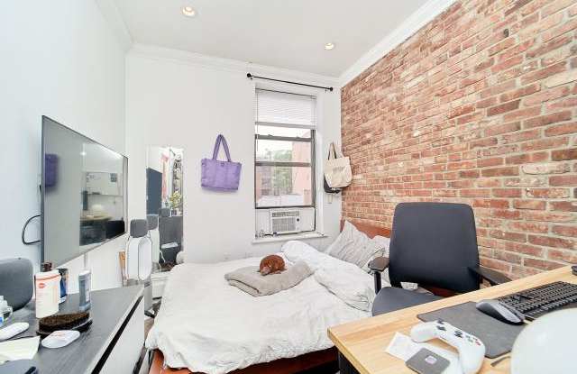 333 East 9th Street Gallery 4