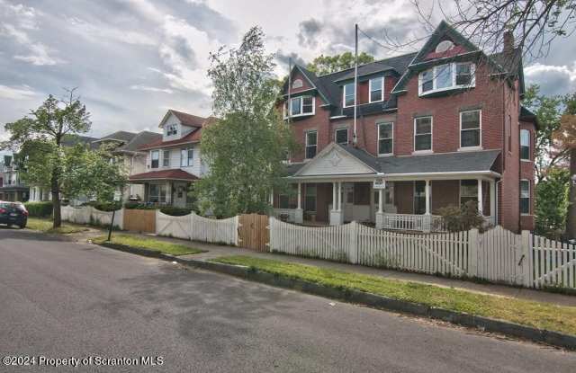 535 Quincy Avenue photos photos
