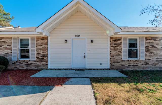$1,225 - 3 bed/2 bath house for rent in Meadowbrook, with fenced back yard! photos photos