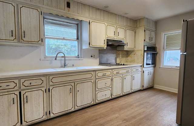 1072 Amboy Ave photos photos