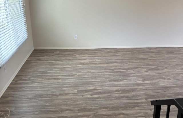 6618 S PALM Drive Gallery 3