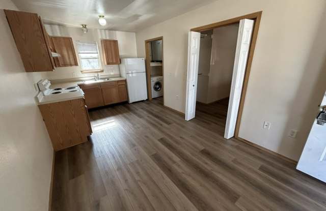 1635 Neptune Street - 13 photos photos