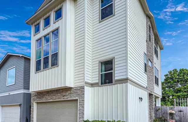 1821 Crestdale Drive Gallery 2