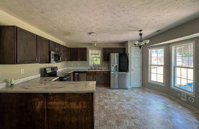 Charming 3 Bed 2 Bath Plus Bonus Room in Raeford Gallery 4