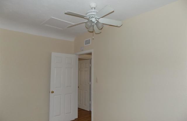 109 West Osborne Avenue Gallery 3