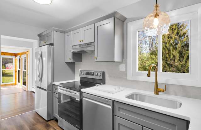 26 Seminole Circle - 26 Seminole Circle, West Hartford, CT 06117