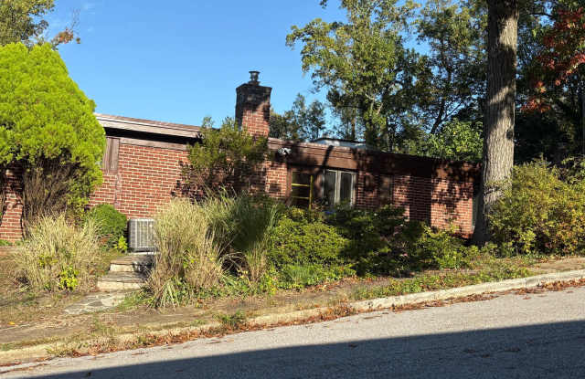 Cozy 3BD/2BA Detached Home w/ Sunroom in Mt Washington, MD! Gallery 3