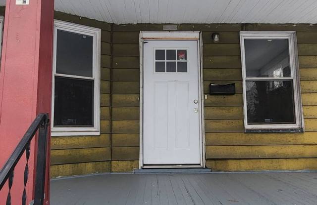Charming 3-Bedroom Property in Prime Location (Section 8 Vouchers Accepted) photos photos