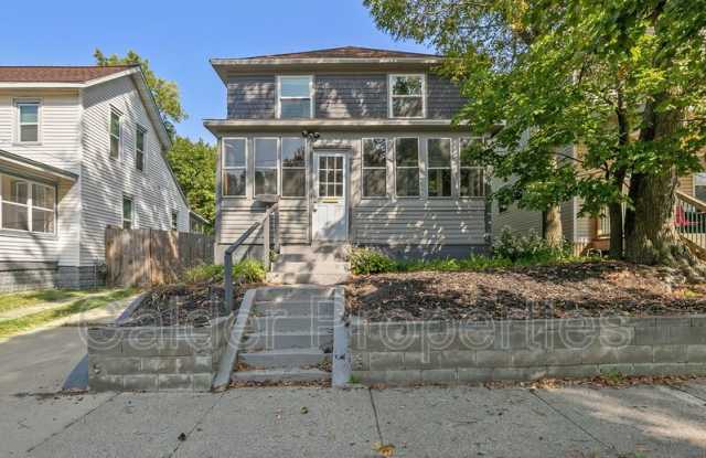 1021 Sherman St SE photos photos