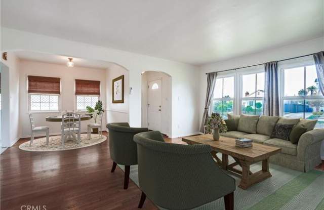 8428 Holy Cross Pl Gallery 2