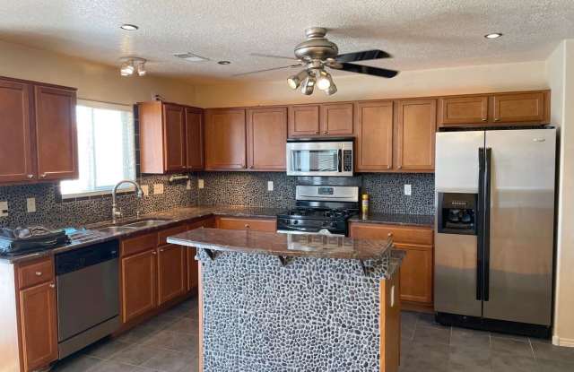 1809 Black Gold Street SE - Beautiful Home 3-Bedroom, 2.5-Bathroom! Don't Miss Out!! SHOWINGS AVAILABLE!! Gallery 4