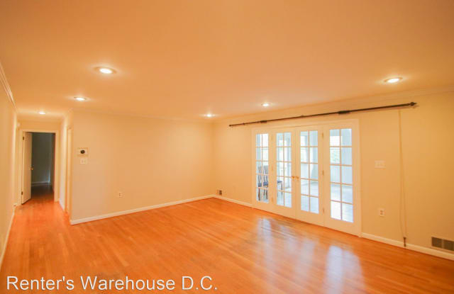 7101 Penguin Pl - 7101 Penguin Place, Pimmit Hills, VA 22043