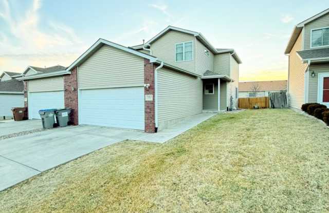 End-Unit Townhome with 2-Car Garage!! photos photos