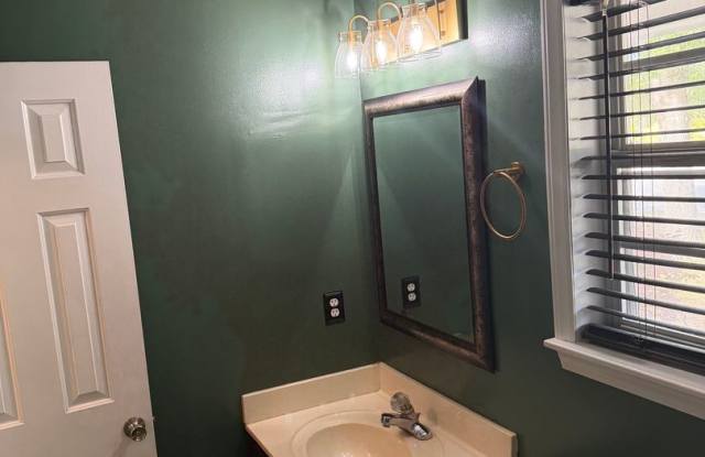 Beautiful 3 Bedroom 2 Bath Single Family Home- Pets welcome. photos photos