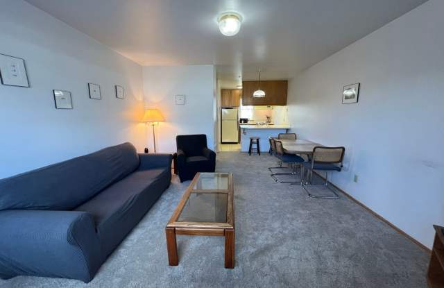 1 Bedroom Condo in Hood River - Furnished Gallery 4