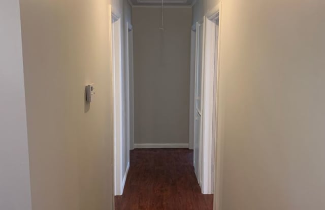 Cute 2BR/1BA on top of the hill just across the street from U of A Campus! Gallery 4
