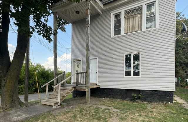 612 North Geddes Street - 2 photos photos