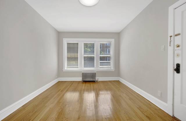 4742 West Roscoe Street Gallery 2