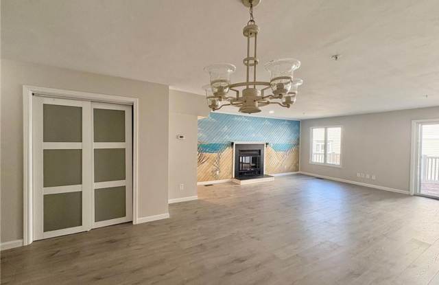 2 Bed 2.5 Bath Condo Gallery 4