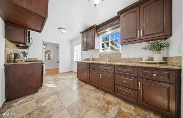 38808 E Carolside Avenue Gallery 2